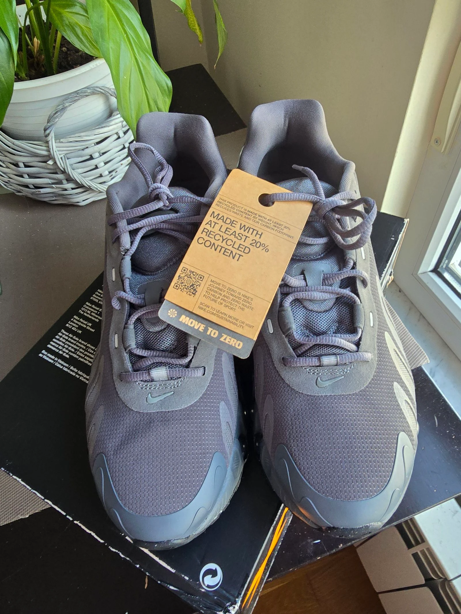 Chaussures Nike Air Max DN8 Taille 44 - Toutes neuves avec étiquettes! – photo 6